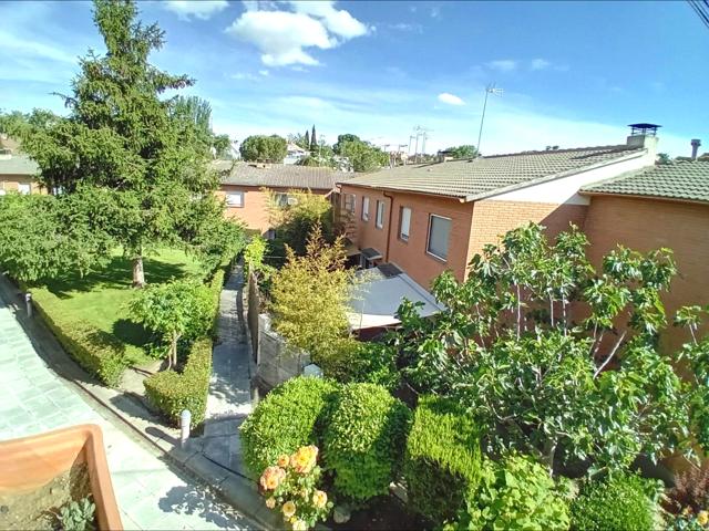 Chalet en venta en Cobeña photo 0