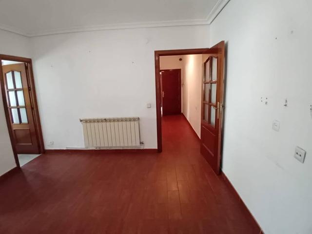 Amplio Piso de Tres Habitaciones en Excelente Ubicación photo 0