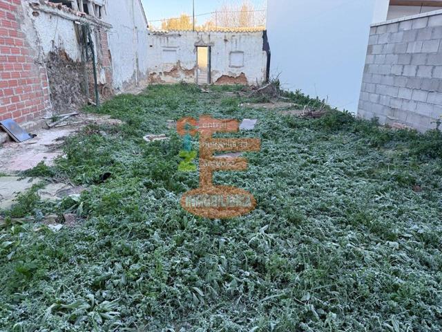 Terreno en venta en Zaragoza de 157 m2 photo 0