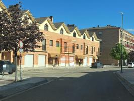 Casa - Chalet en venta en Ejea de los Caballeros de 288 m2 photo 0
