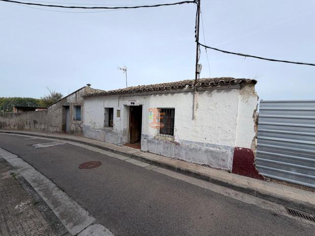 Casa - Chalet en venta en Alagón de 408 m2 photo 0