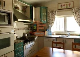 Casa - Chalet en venta en La Puebla de Alfindén de 213 m2 photo 0