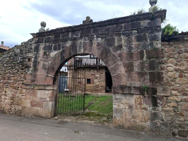 Casa Rústica en venta en Cabezón de la Sal de 450 m2 photo 0