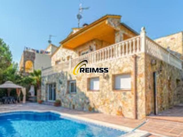 Casa En venta en Palafolls photo 0