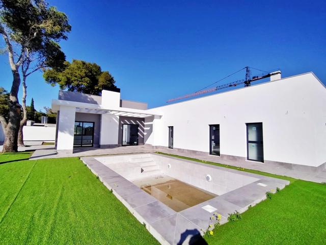 VILLAS DE LUJO CON PISCINA A 3 KM DE LA BARROSA photo 0