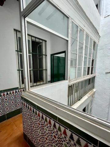 EDIFICIO CON 9 PISOS Y 2 LOCALES EN PLENO CENTRO DE CÁDIZ PARA REFORMAR photo 0