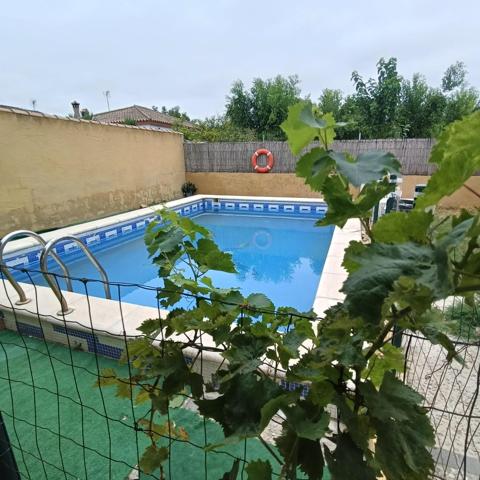 🏡 Chalet en venta con piscina y parcela independiente. Muy cerca del casco urbano. photo 0