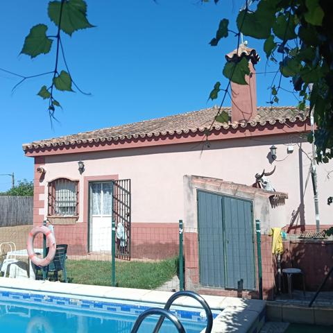 🏡 Chalet en venta con piscina y parcela independiente. Muy cerca del casco urbano. photo 0