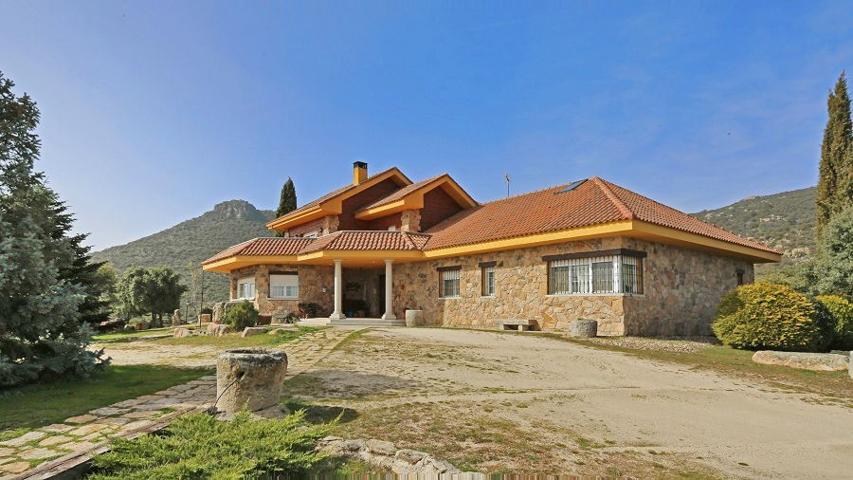 Villa En venta en Hoyo de Manzanares photo 0