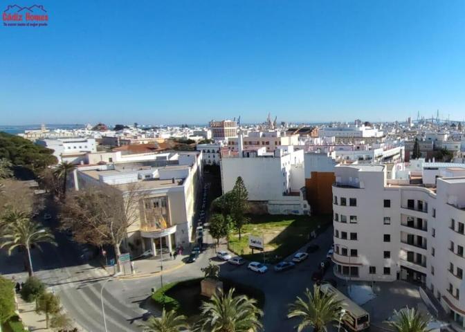 AMPLIA VIVIENDA JUNTO A LA CALETA photo 0
