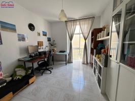 AMPLIA VIVIENDA EN PLENO CENTRO photo 0