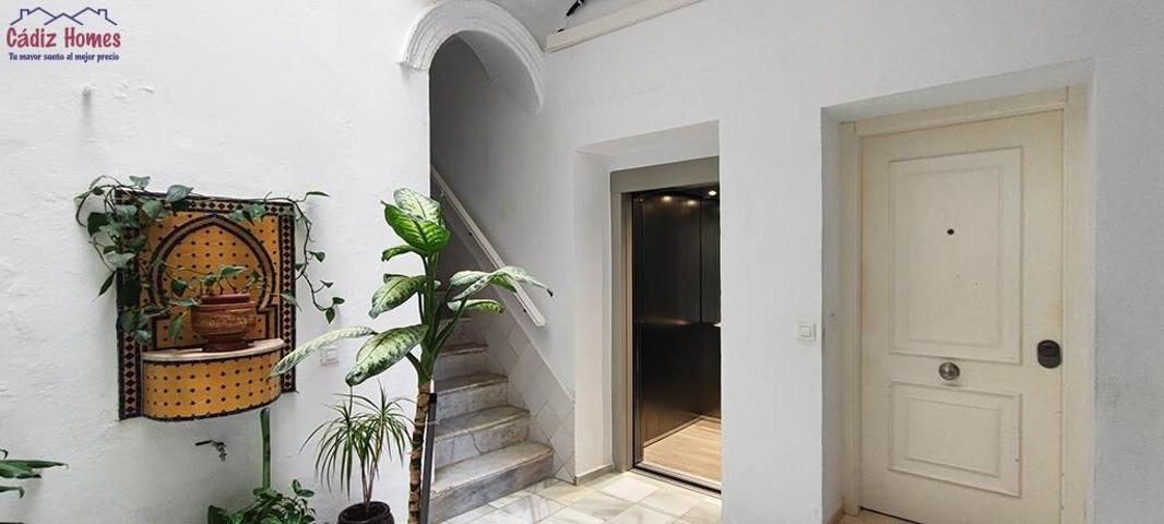VIVIENDA CON ASCENSOR CERCA DE LA CALETA photo 0