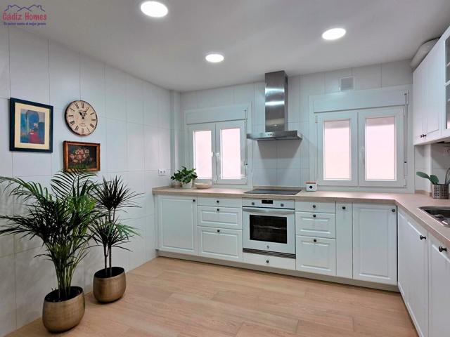 AMPLIA VIVIENDA CON ASCENSOR Y TERRAZA.-ZONA TEATRO FALLA photo 0