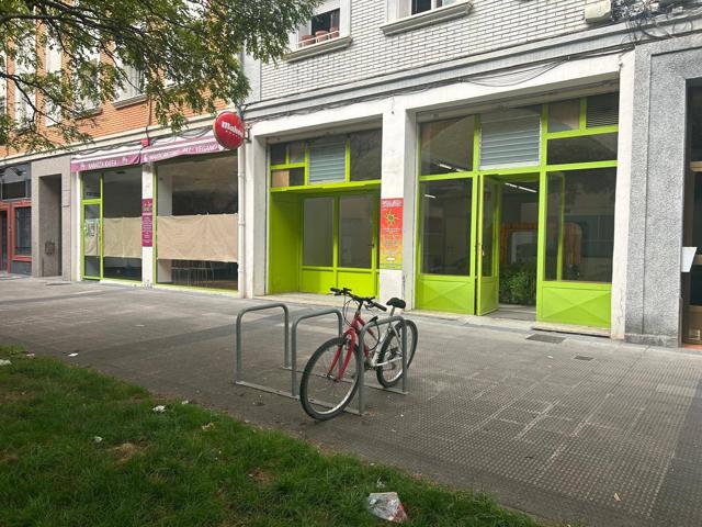 Locales en travesía Bernardino Tirapu 5 - 7, Pamplona photo 0