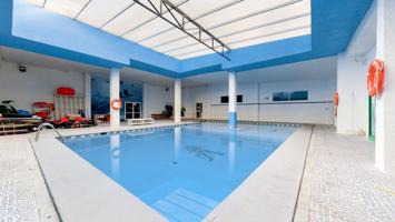 Gran local comercial de 1295m2 en Benalmadena photo 0