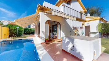 Villa en venta en Benalmadena photo 0