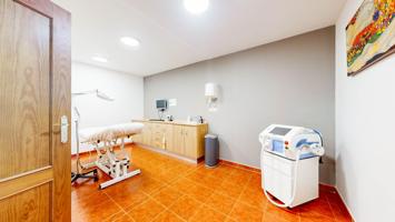 LOCAL CON LICENCIA DE PELUQUERÍA Y ESTÉTICA O CAMBIO DE USO A VIVIENDA photo 0