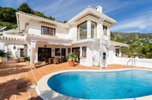 Villa o chalet independiente con parcela edificable independiente en Mijas photo 0