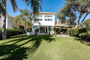 VENTA CHALET CON JARDIN Y PISCINA EN CALAHONDA-MIJAS photo 0