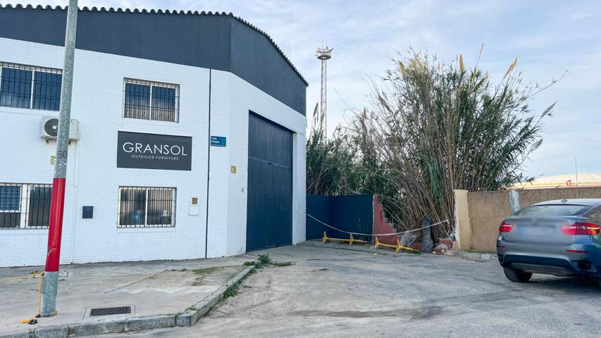 NAVE EN VENTA EN POLÍGONO INDUSTRIAL SANTA TERESA, MÁLAGA photo 0