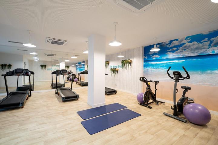 Apartamento de 2 habitaciones con una gran terraza en Benalmádena photo 0