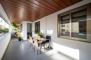 Exclusivo piso de 3 habitaciones con garaje y 2 trasteros unidos. photo 0