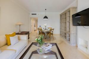 Magnífico Piso de 3 Dormitorios con Terraza Privada en Nagüeles photo 0