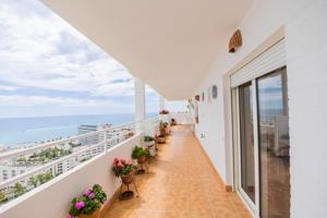 Piso de 4 dormitorios con vistas al mar en Torremolinos photo 0