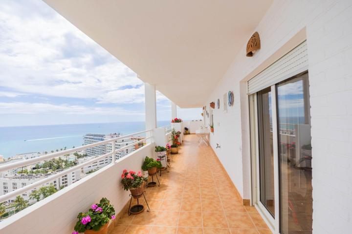 Piso de 4 dormitorios con vistas al mar en Torremolinos photo 0