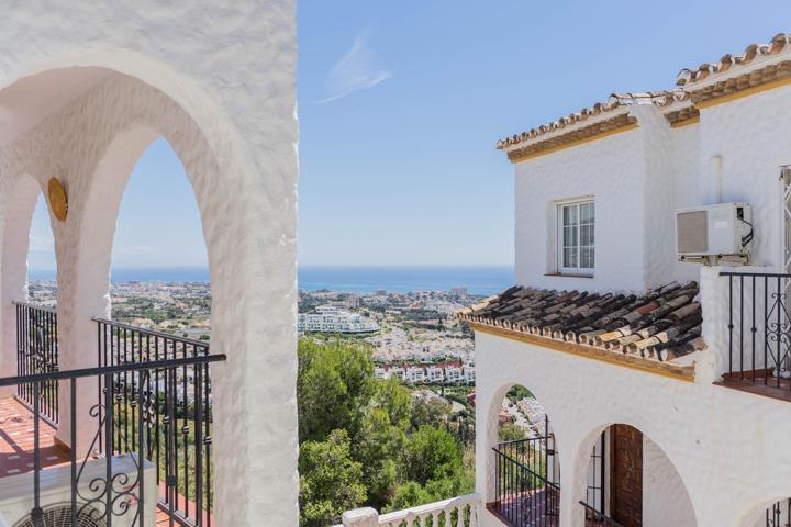 ¡Magnífico chalet adosado en esquina con vistas al mar en la exclusiva urbanización Tío Charles! photo 0