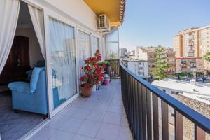 ¡Oportunidad única en el centro de Fuengirola! Piso en esquina con posibilidad de dividir en dos photo 0