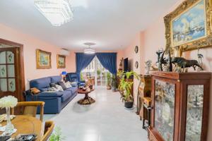 Hermoso piso reformado de 3 dormitorios en una ubicación privilegiada de Fuengirola photo 0