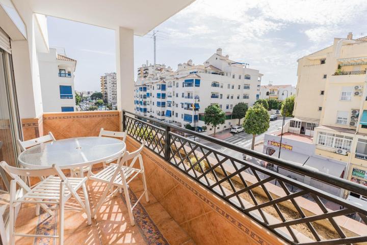 Piso muy soleado con piscina y garaje en Las Lagunas photo 0