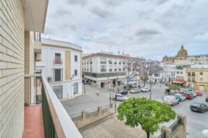 AMPLIO PISO JUNTO A LA PLAZA ASUNCION photo 0