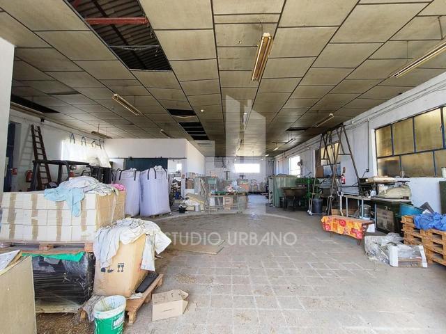 Nave Industrial en venta en Castellanos de Moriscos de 583 m2 photo 0