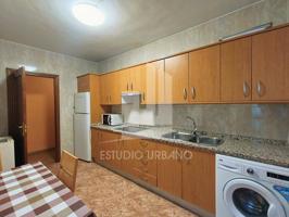 Habitación en alquiler en Salamanca de 120 m2 photo 0