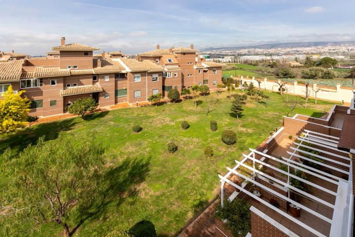 Espectacular ático en la mejor urbanización del cinturón de Granada! photo 0