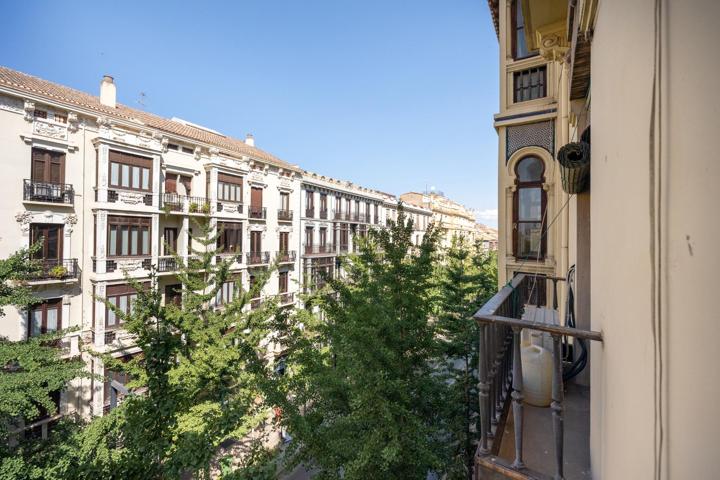 Elegancia y Espacio en el Corazón de Granada! Piso Emblemático en la Gran Vía photo 0