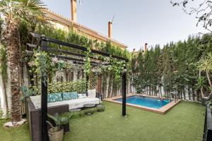 Exclusivo Chalet Pareado con Licencia Turística y Piscina Privada: Tu Paraíso Personal photo 0