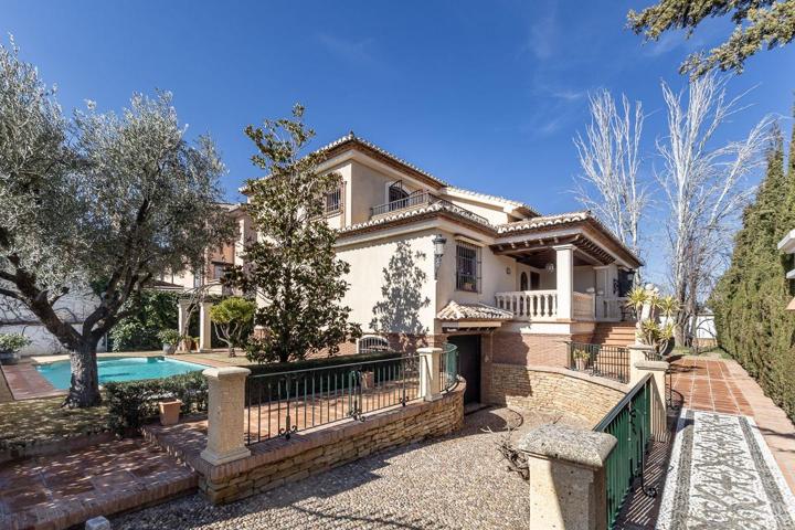 ¡Espectacular chalet a la entrada de Ogíjares, a un paso de Granada! 🏡✨ photo 0