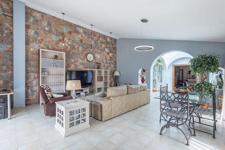 Exclusividad, diseño y un sinfín de posibilidades en este impresionante chalet en Las Gabias photo 0