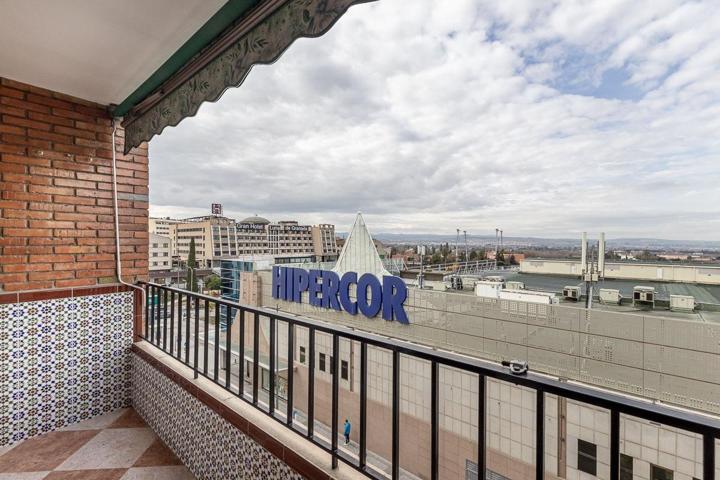 Estupendo piso en Calle Arabial, junto Hipercor. photo 0