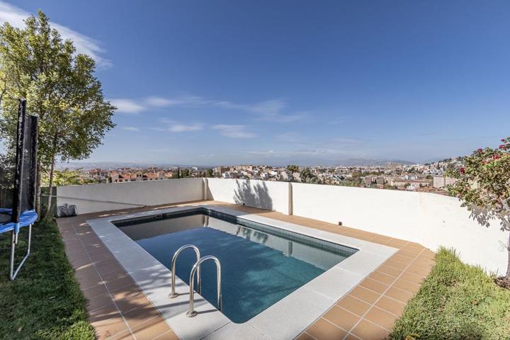 CHALET CON VISTAS IMPRESIONANTES EN EL SERRALLO photo 0