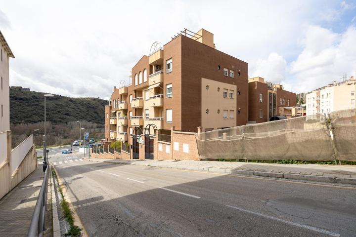 🌟 ¡Vive en un piso con todo lo que necesitas en la zona de Carretera de la Sierra-Lancha del Genil! photo 0