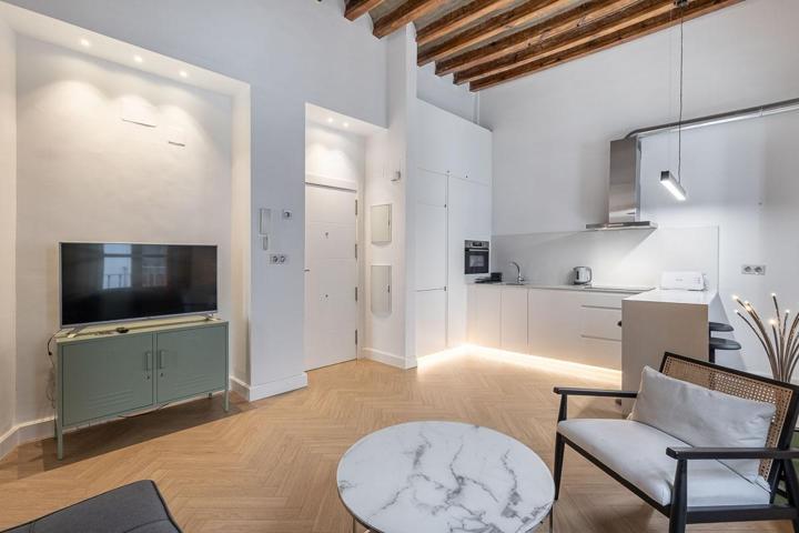 Exclusivo piso con reforma de diseño en el corazón de Granada photo 0