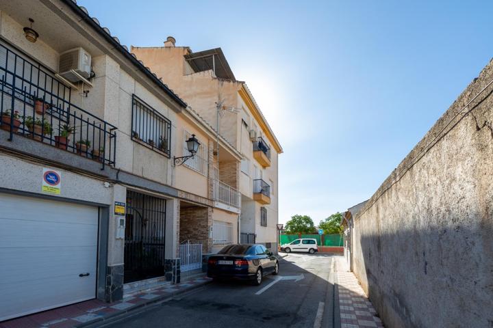 ¿Buscas un piso para invertir o para vivir? ¡Esta oportunidad en Armilla te encantará! photo 0