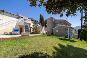 Exclusiva vivienda con vistas privilegiadas a Granada y la Sierra photo 0