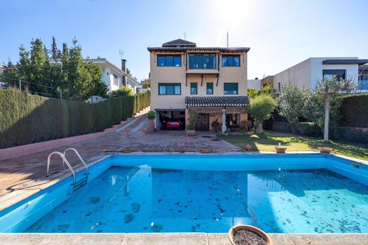 GRAN CASA CON PISCINA EN COLINAS BERMEJAS, MONACHIL photo 0