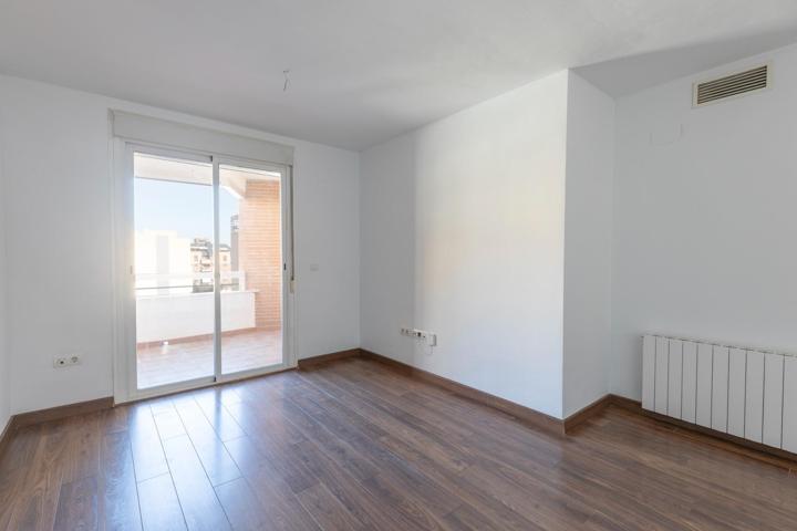 Encantador apartamento con terraza, garaje y piscina en El Serrallo photo 0