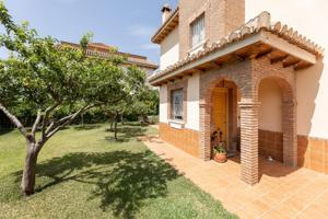 🏡 Espectacular Chalet a 10 Minutos del Centro de Granada photo 0